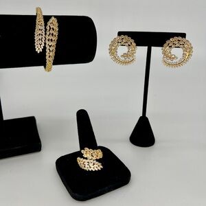 Elegant Gold Jewelry Set for Women